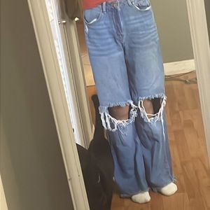 Baggy ripped jeans